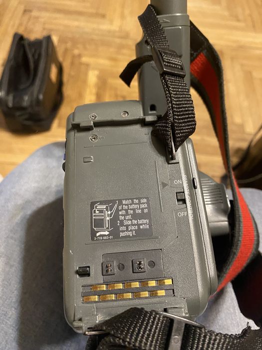 Відеокамер  Grundig  ic230E
