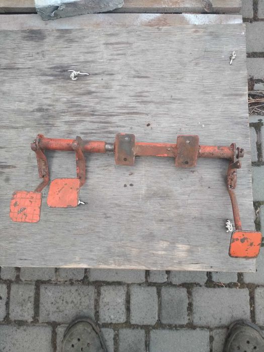 Педалі на трактор