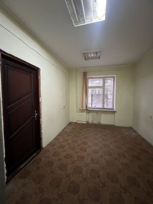 Оренда 2 приміщ.: 30.4 м. кв./12.9 м.кв., Центр, вул. Відінська, 40А,