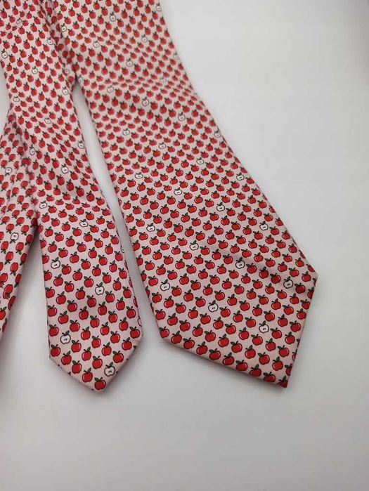 Charles Tyrwhitt czerwony jedwabny krawat w jabłka