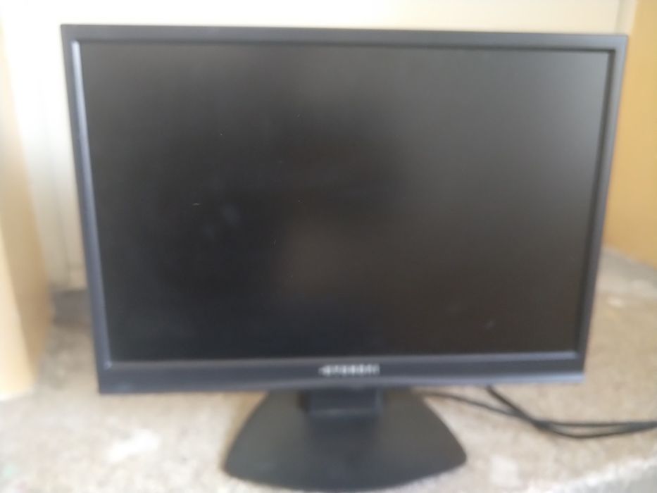 Monitor 19" X93W idealny jako drugi