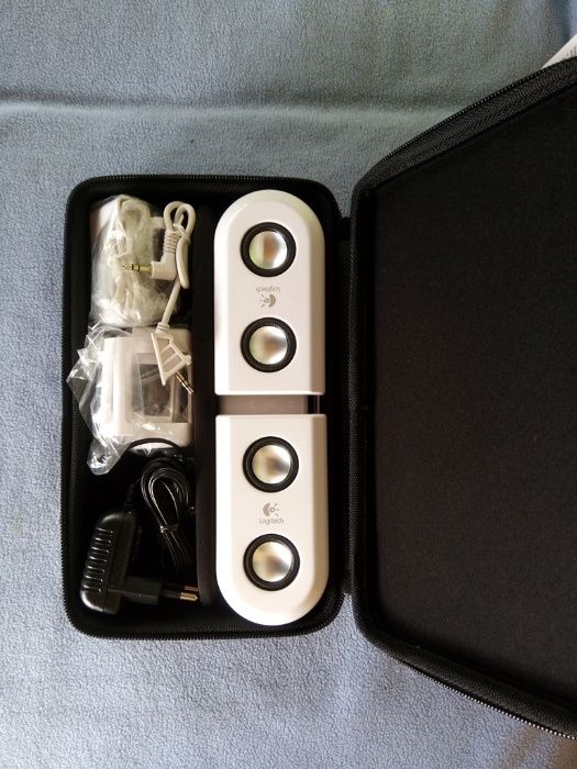 Logitech MM22 iPod Speakers64729875706755124