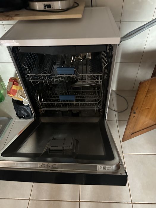 Maquina de kavar louuças deko  grande muito nova ainda na garantia um