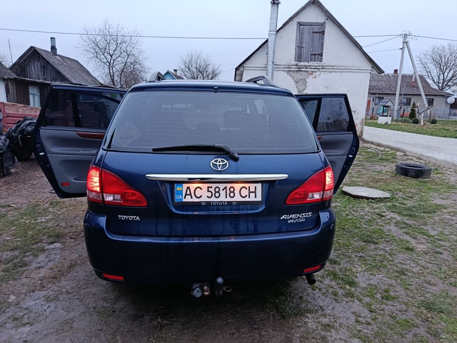 Toyota Avensis Verso 2003 р