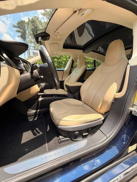 Tesla Model S      2015