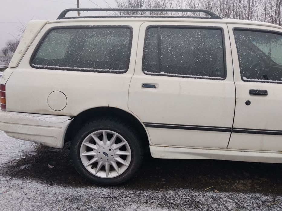 Форд сіерера уневерсал