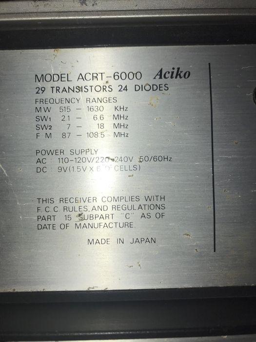 Gira-discos, rádio e cacete