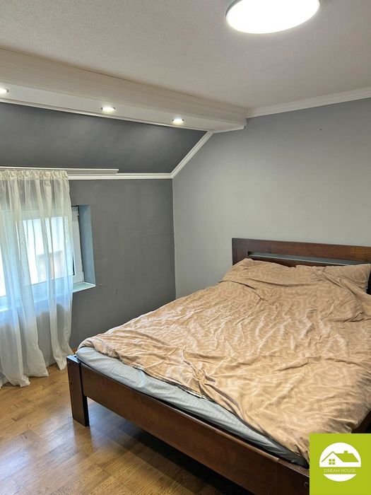 Продається будинок в центрі