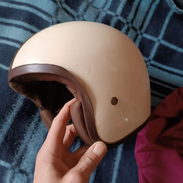 Kask Orzeszek z epoki PRL-u