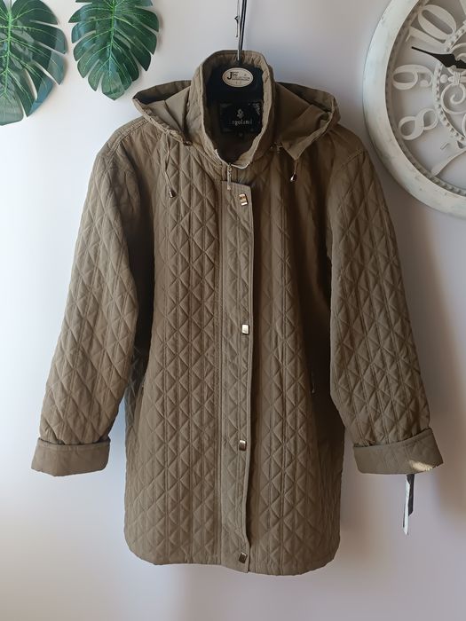 Стьобана куртка з капюшоном р 54 . Нова!