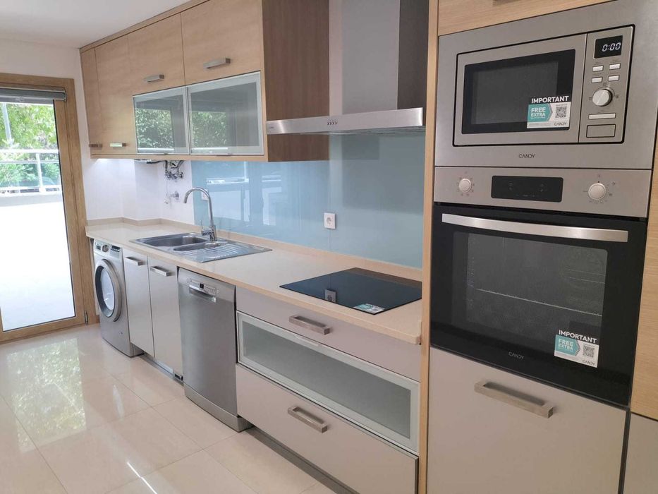 T2 Malvarosa Alverca com Terraço e Box para 6 Carros