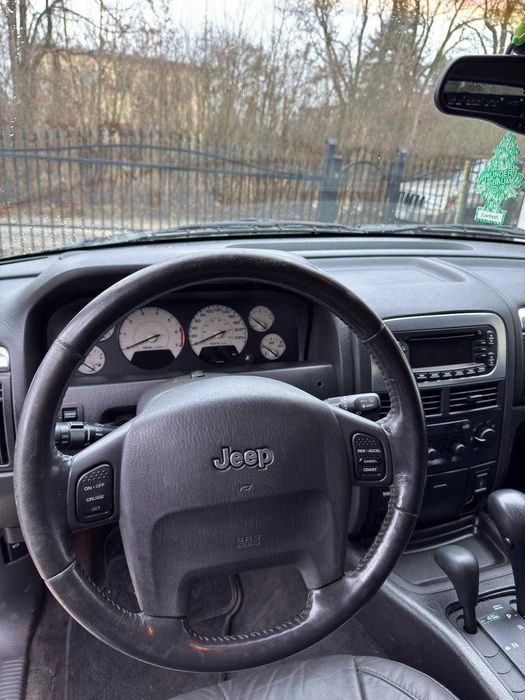 Sprzedam  doinwestowanego Jeep'a Grand Cherokeee