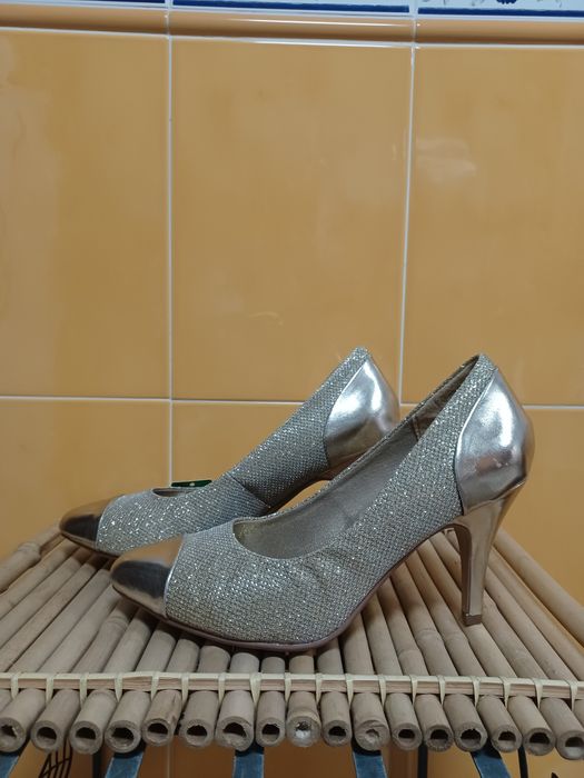 Sapatos Cerimónia Dourados (Novos)