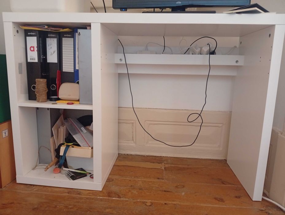 - Secretária Ikea