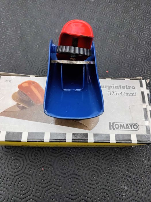 Plaina carpinteiro 175x40 m/m "NOVA"