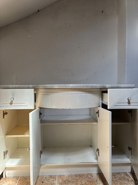 Móvel de casa de banho com tampo de mármore