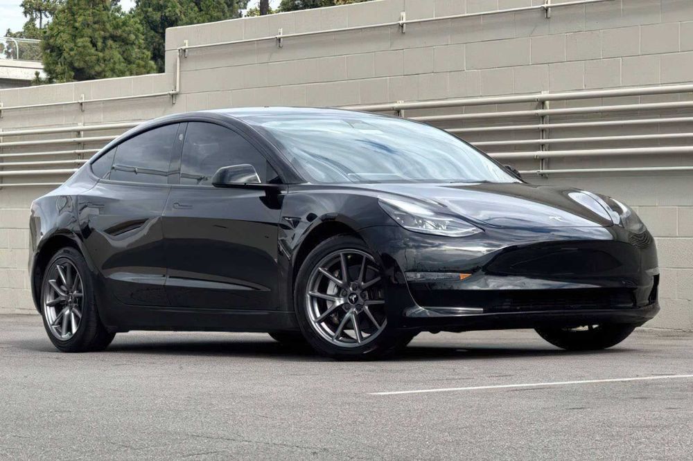 Tesla Model 3 Long Range      2022