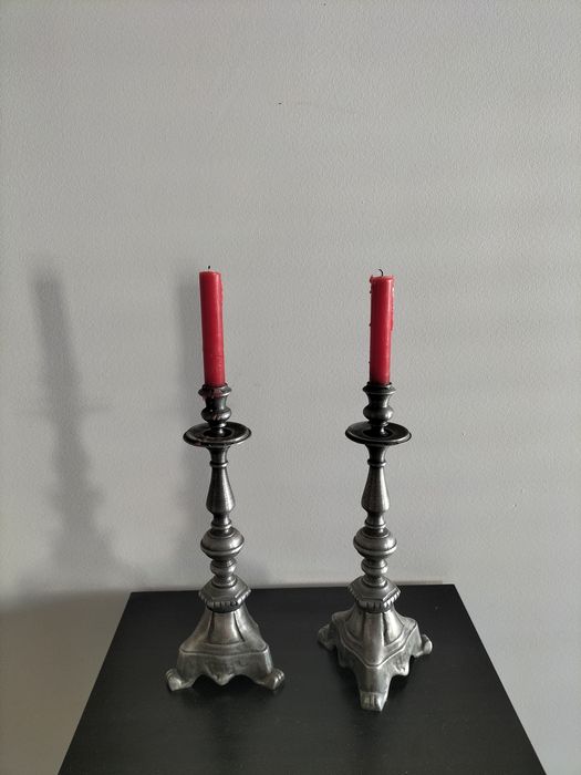 2 Castiçais Estanho, estilo antigo. Século XX.