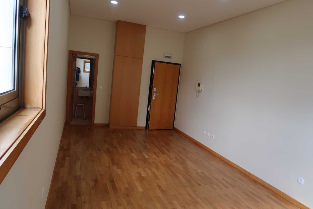 Arrenda-se Escritório Junto à Câmara Municipal Gondomar