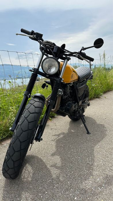 Yamaha TW 125 transformada cafe recer