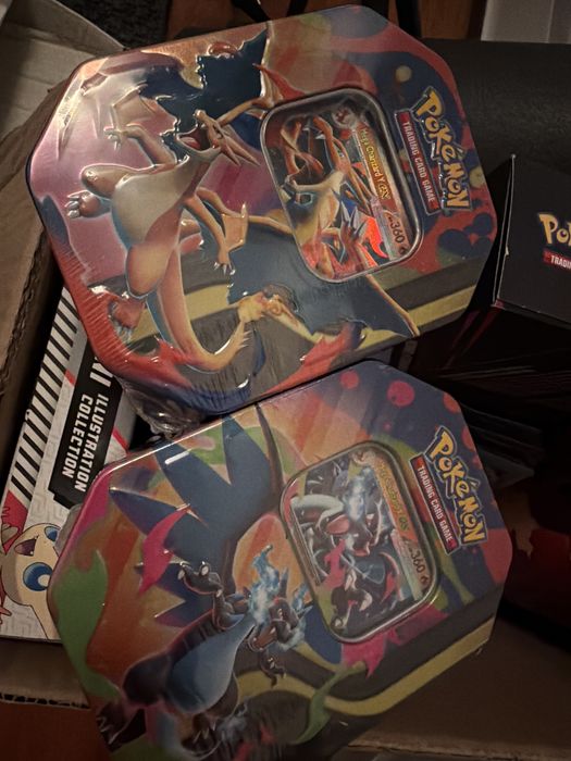 Pokemon 2x Charizard Tins
