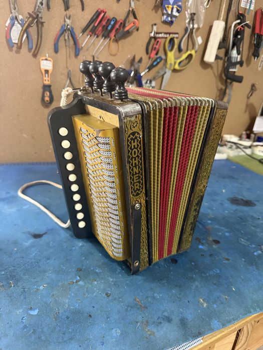 Harmonio 4a voz com 4 registos Modelo Wiener 114C