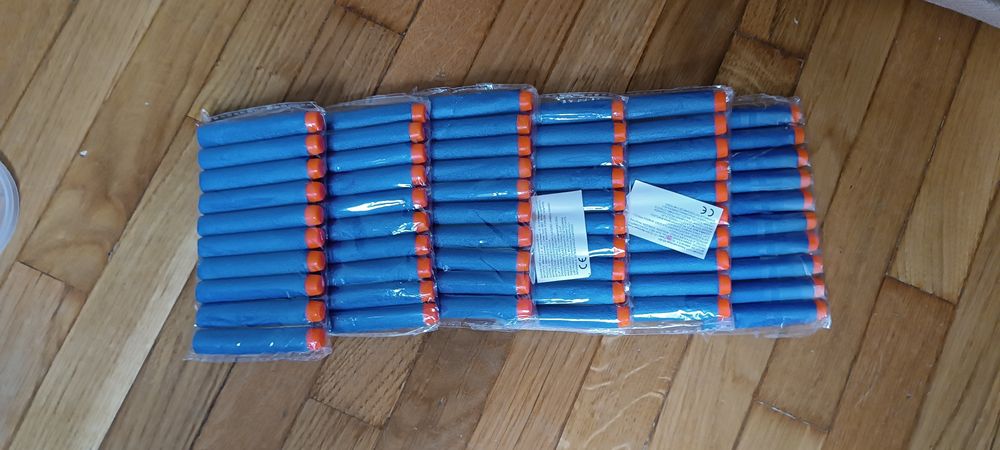 Nerf.   Firesreak Elite,  strongarm elite