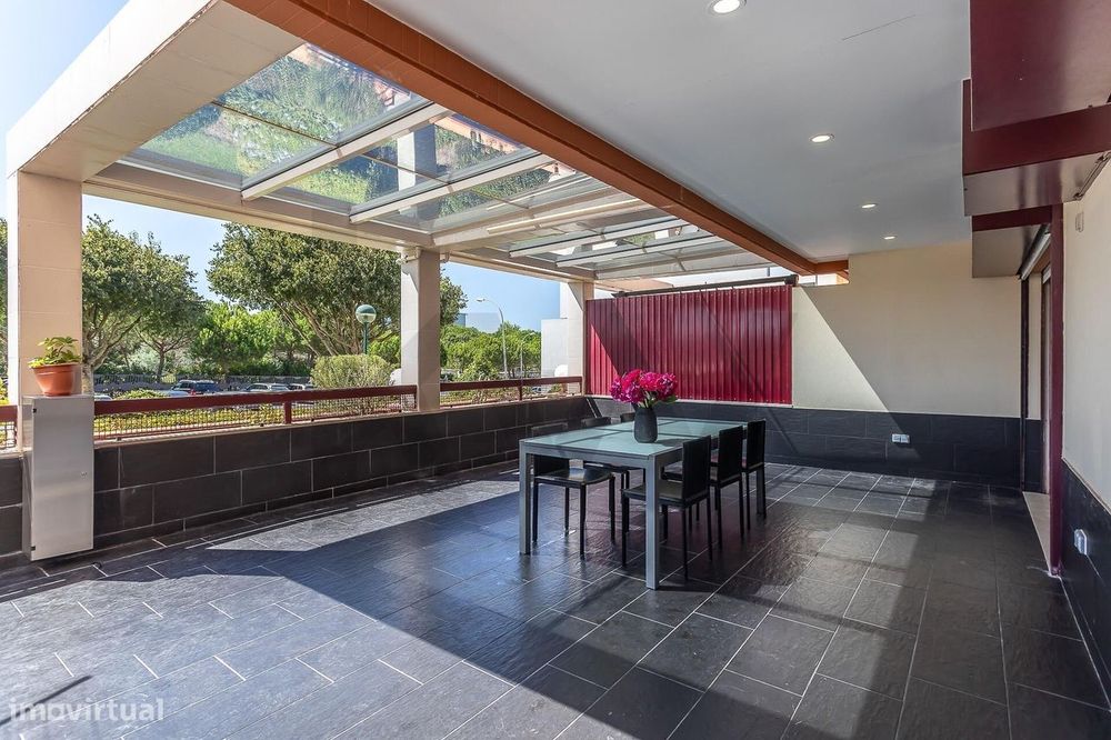 Apartamento T4 |  Parque dos Poetas l Terraço  com 50m2 e Box com  2 l