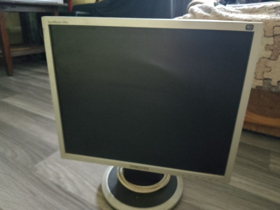 Samsung SyncMaster 940N 19" | 1280×1024 | есть дефекты
