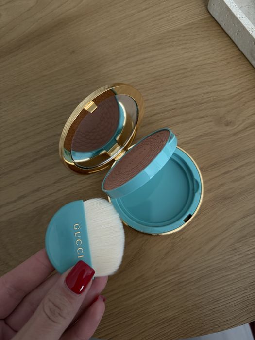 Бронзер Gucci для макияжа