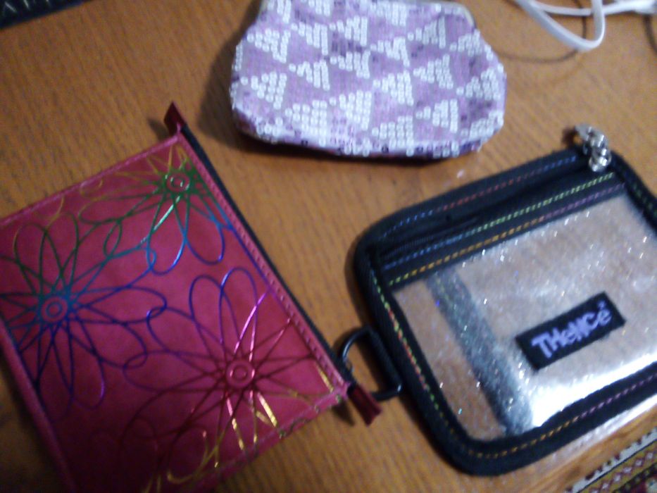 Продам маленькі гаманці.