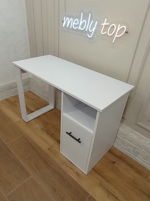 Стіл для манікюру,манікюрний столик Новий