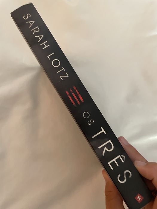 Os Três, de Sarah Lotz (PORTES INCLUÍDOS)