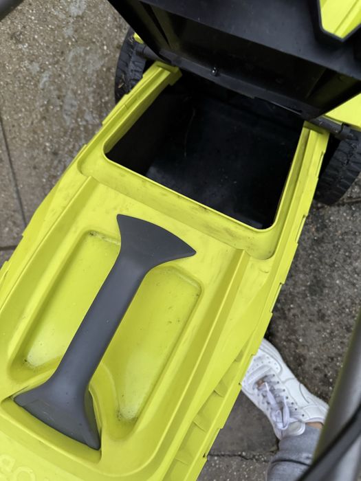 Corta-relvas elétrico RYOBY 1300W 33CM