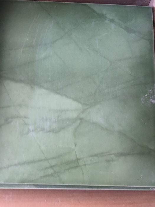 Залишок плитки облицювальної настінної і  для підлоги.