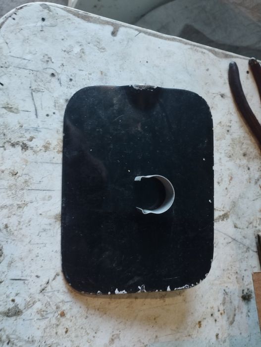 Лючок паливного бака зі скобою на бмв е 32, е 34