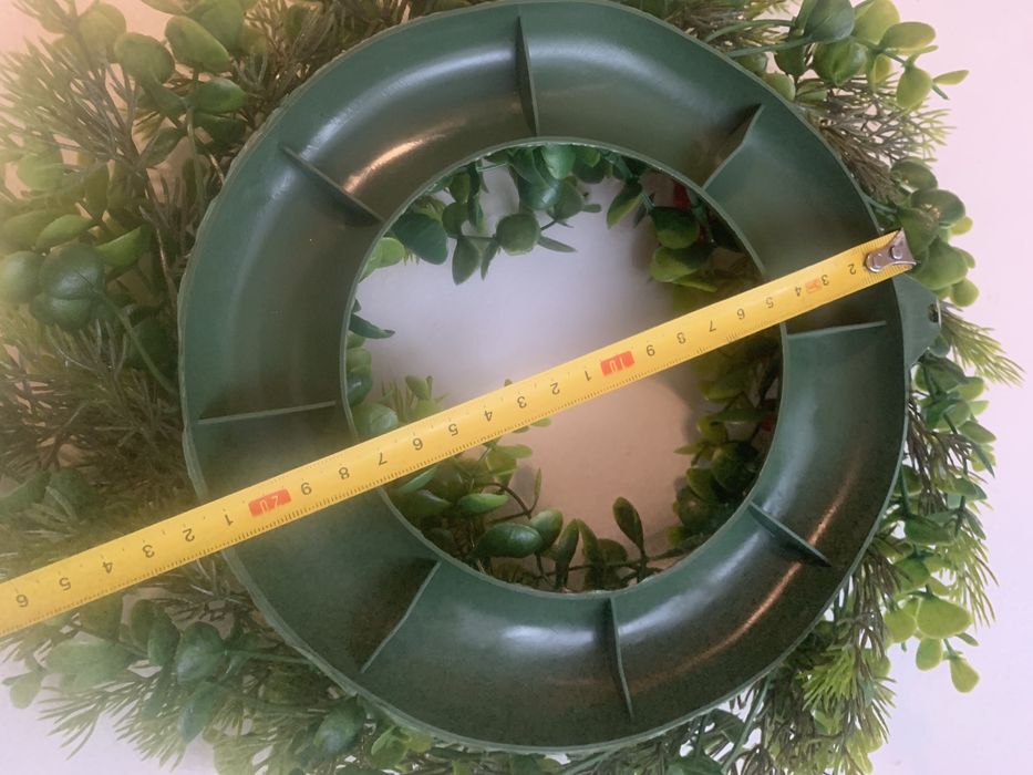 Wianek swiateczny ! Sztuczny !