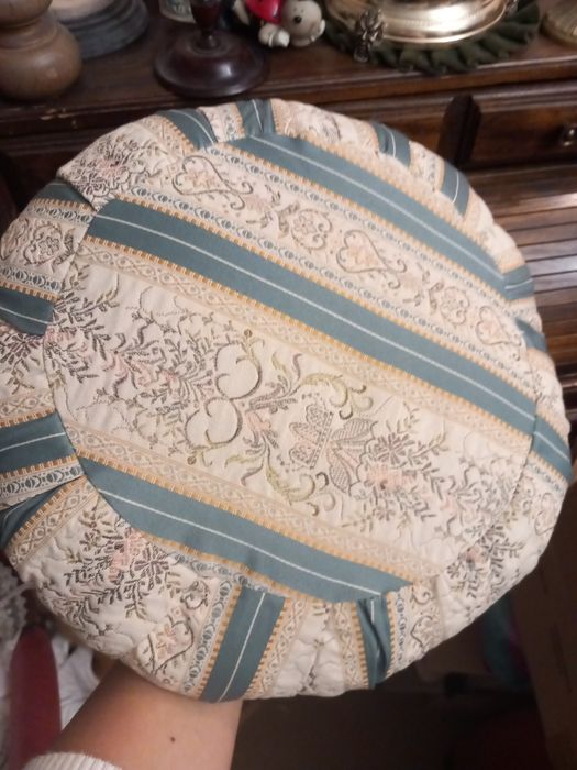 Фарфоровая кукла подушка гобелен