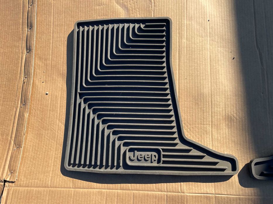 Dywanik gumowe Jeep Grand Cherokee