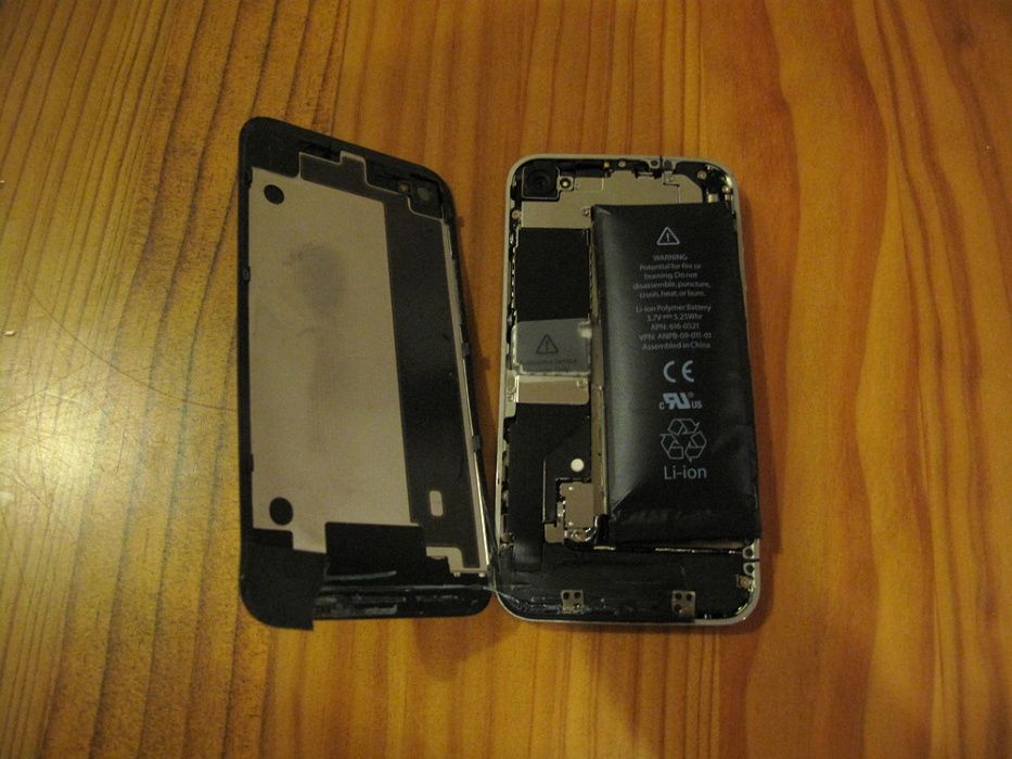 2 iPhones 4 - 8 Gb e 16 Gb - Para Peças