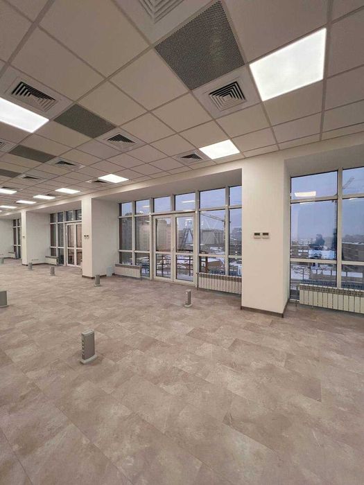 Контрактова. Оренда офісу 380м2 в БЦ с генератором. вул. Верхній Вал.