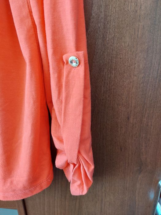 Bluzka damska z dekoltem i zdobieniem Kate Collection