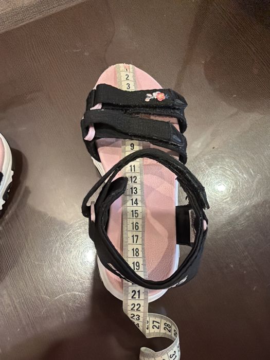 Босоніжки skechers  на дівчінку 32 розмір