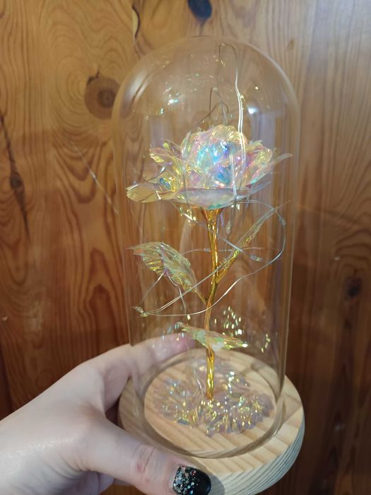 Róża w szkle dzień kobiet