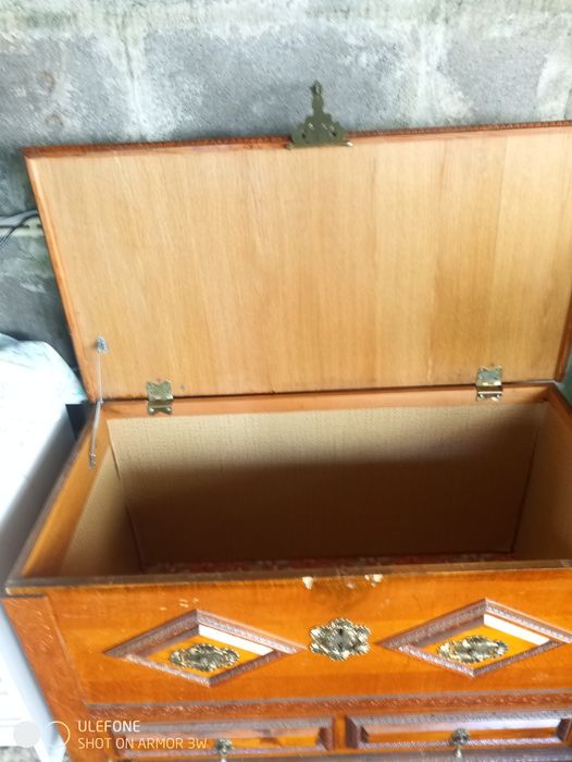 Arca antiga em bom estado