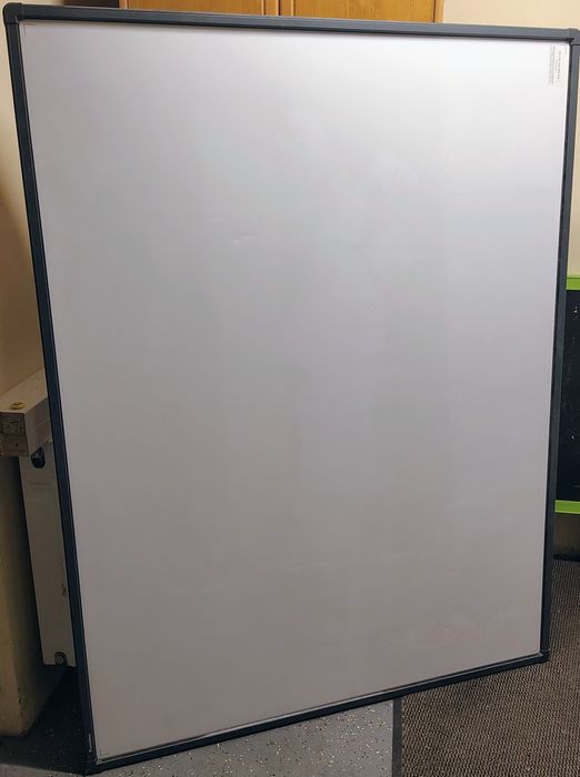 Projektor z tablicą interaktywną