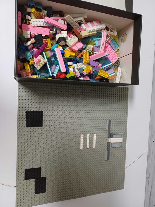 LEGO muitas peças Tem 1.375kg + 2 caixas