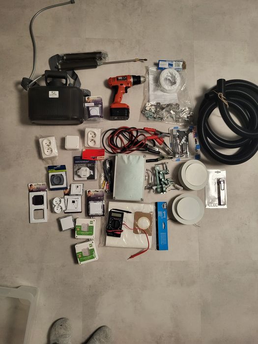 Różności elektryczne, sprzęt, gniazdka, wkretarka