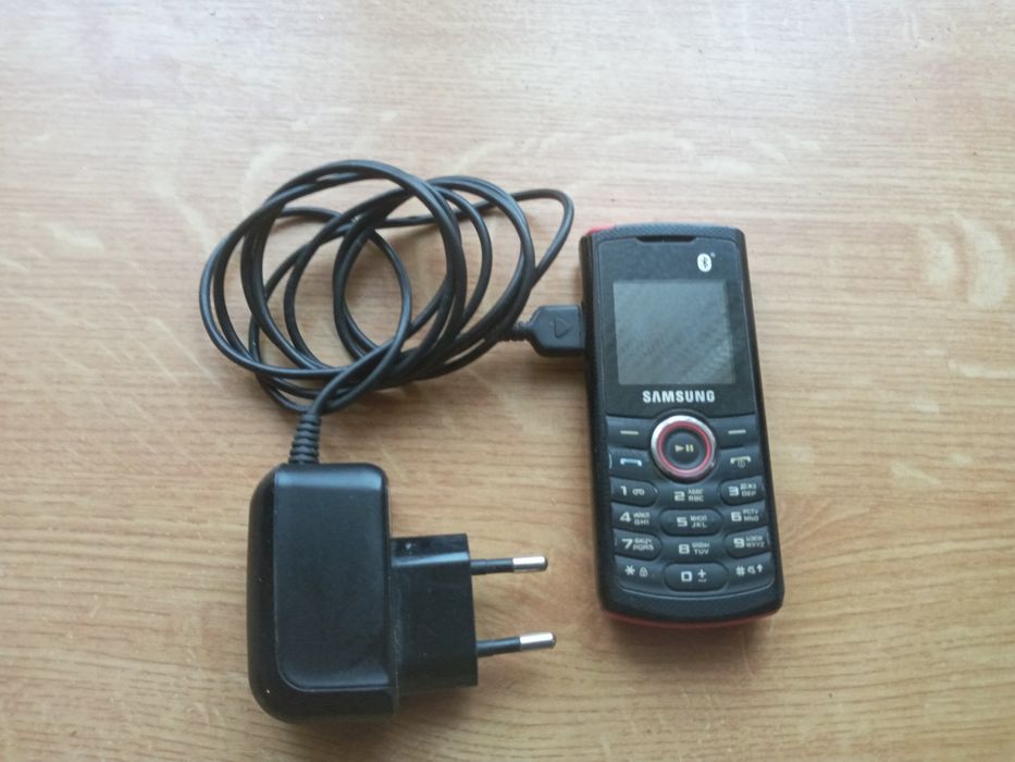 Продам кнопковий телефон Samsung GT E2121B