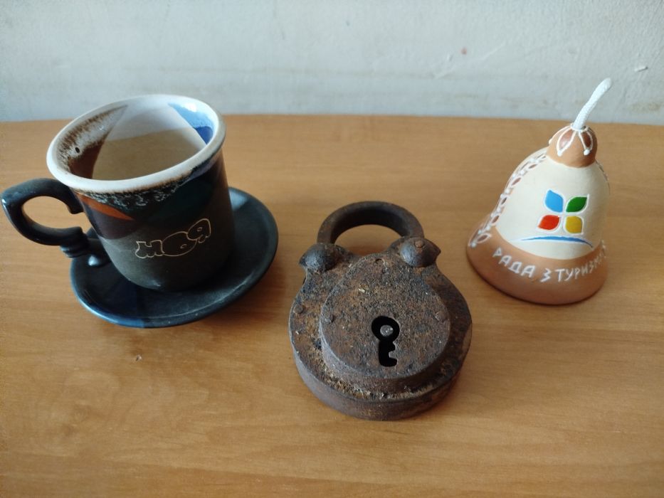 Статуэтки, фигурки, писанки и др.